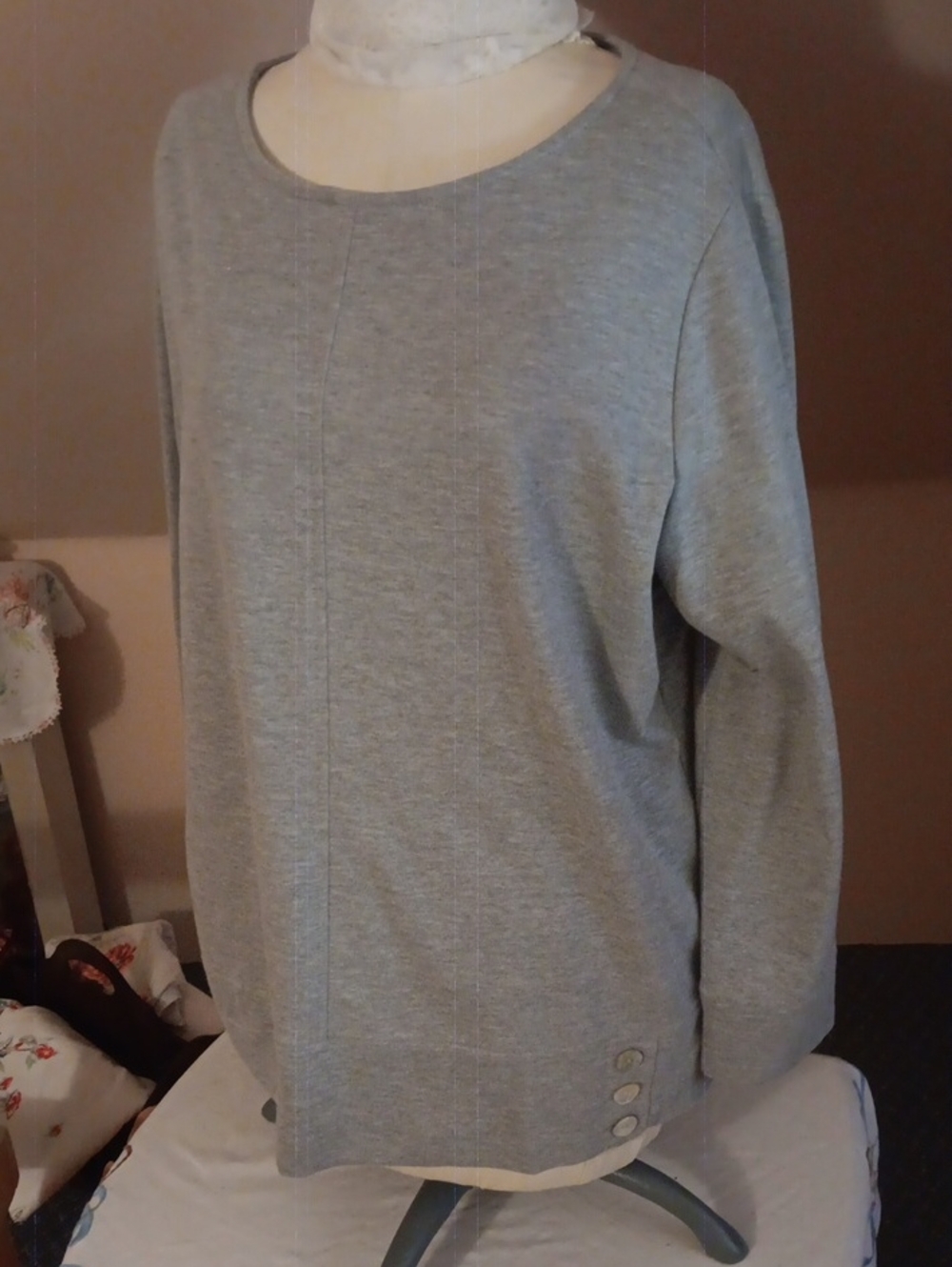 Classic Women's Light Gray Scoop Neck Crew Sweater